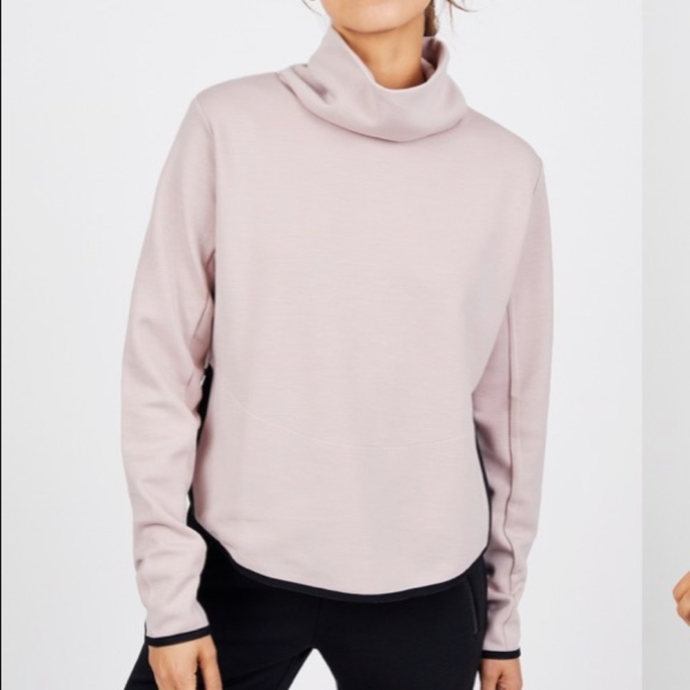 Athletic wear pullover